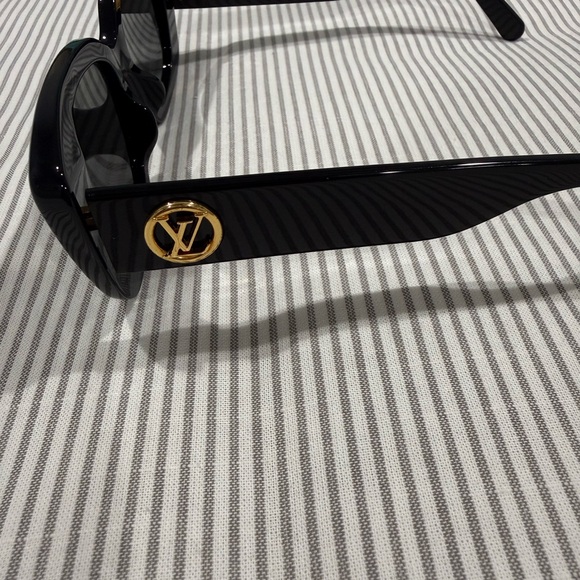 Louis Vuitton Black Sunglasses - Picture 4 of 8
